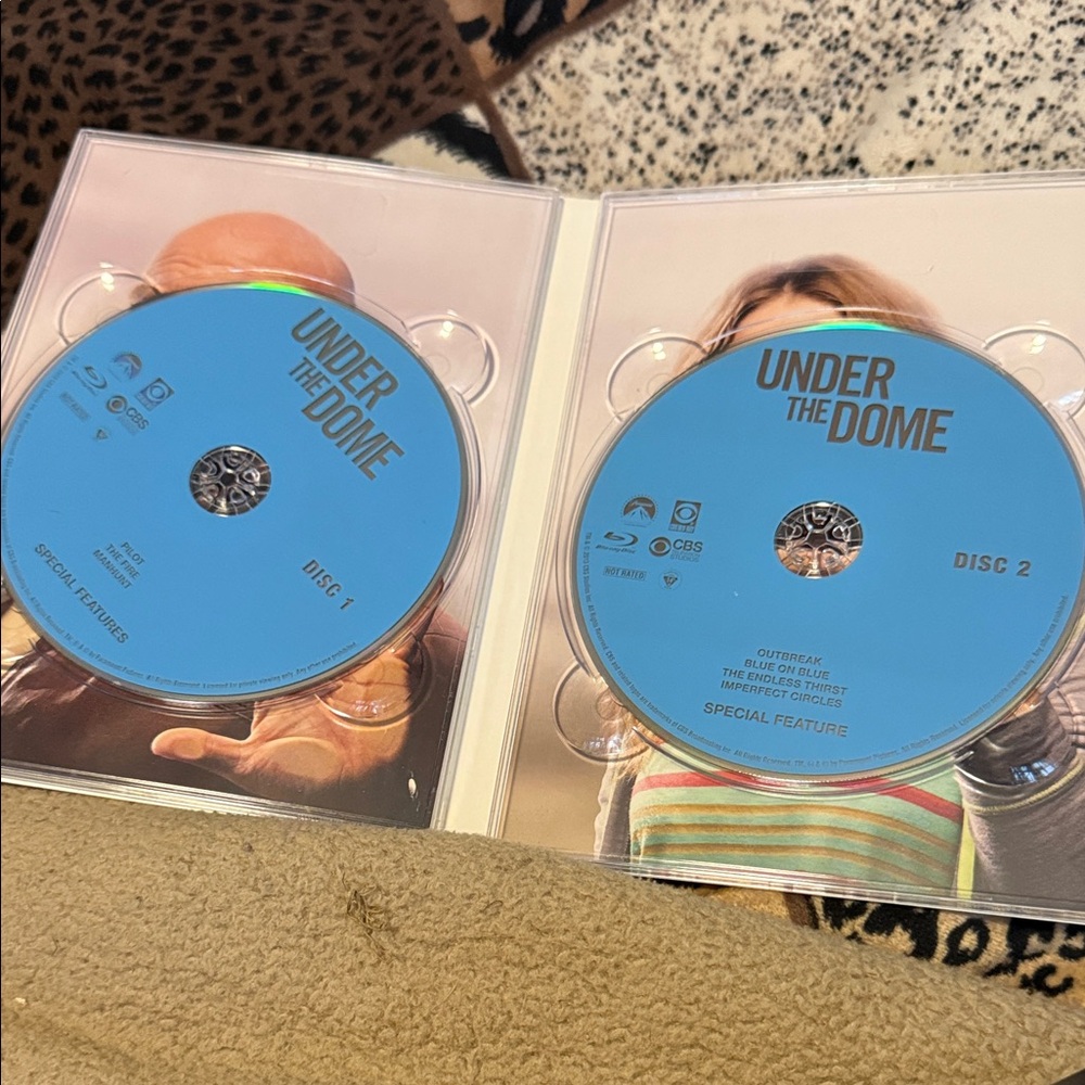 Under the Dome Blu-ray Box Set - Picture 2 of 6